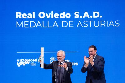 Real Oviedo recibe la Medalla de Asturias en su centenario