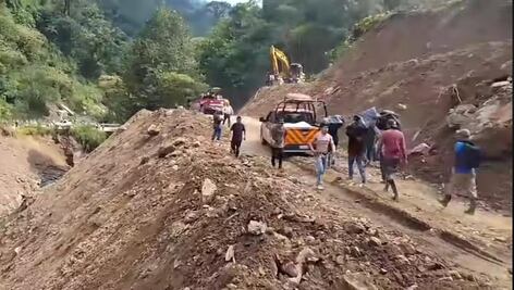 Continúan nueve personas sin localizar y caminos afectados tras emergencia por lluvias 