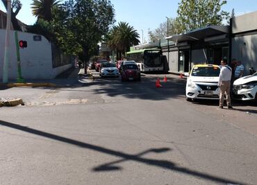 Doble accidente en avenida Revolución por exceso de velocidad