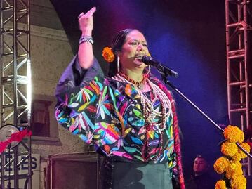 Lila Downs cierra con éxito la Fiesta de las Almas