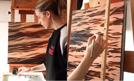 Mujer se viraliza en TikTok por sorprendente técnica para pintar agua