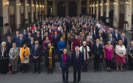 Sheinbaum aborda con cónsules y embajadores situación en Venezuela y EU; revisan planes para 2026 y “momento histórico” 