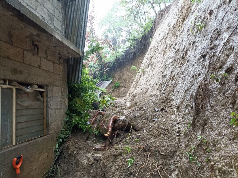 Familia de Huejutla en riesgo por derrumbe en su domicilio | Foto: Especial