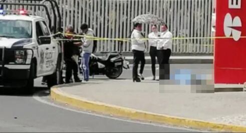 Hombre fallece repentinamente frente a banco en Zona Plateada de Pachuca