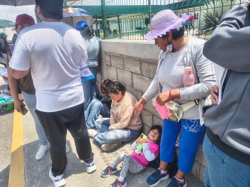 Pacientes del IMSS esperan hasta 10 horas a la intemperie en clínica de Tizayuca | Foto: especial