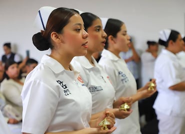 Egresan 18 estudiantes de Enfermería de la Casa de la Mujer Hidalguense