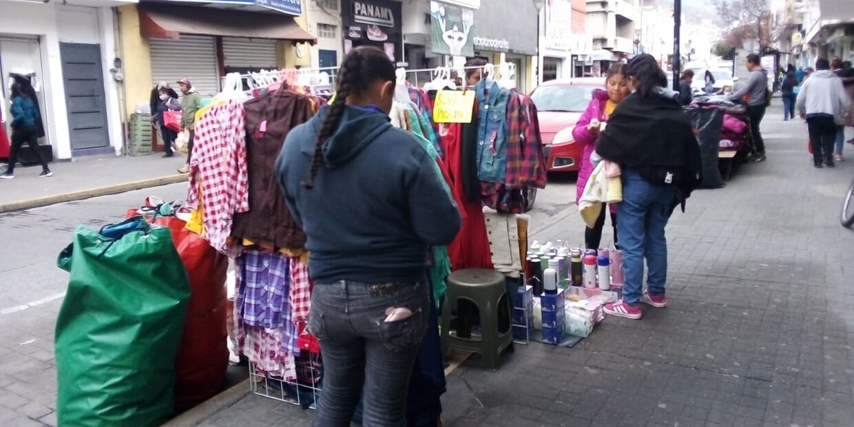 Se vuelven a instalar ambulantes en el centro histórico de Pachuca | Foto: Arturo Torres