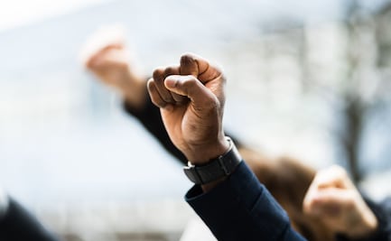 Estudiantes de Hidalgo se manifiestan a favor y en contra de la reforma judicial