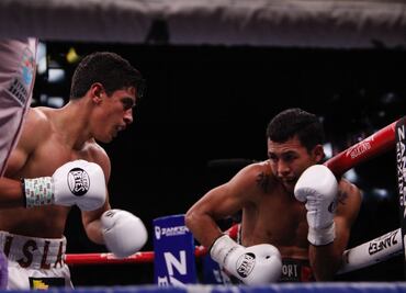 Cristian “El Pelón” Islas se corona campeón mundial juvenil del CMB en Pachuca