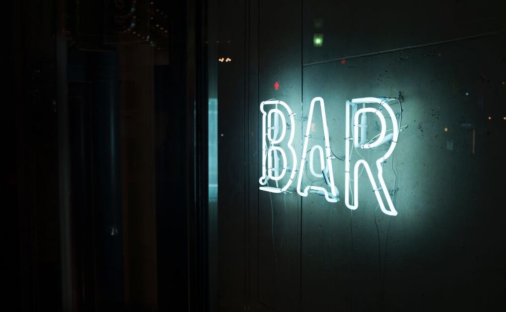 Lograr disminuir el consumo de alcohol en jóvenes es más difícil que solo reducir horarios | Foto: Pexels