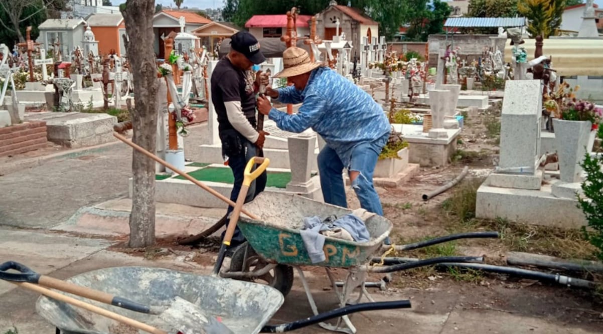 Más de 8 mil personas se esperan en el panteón San Miguel  de Tulancingo Foto: Especial