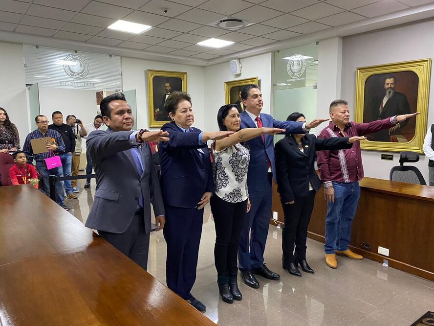 En la presidencia de la mesa fue electo el diputado Jesús Osiris Leines Medécigo, Elvia Yanet Sierra Vite como vicepresidenta; los legisladores Rodrigo Castillo Martínez y Adelfa Zúñiga Fuentes fungirán como secretarios. I Foto: Luis Soriano