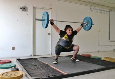 Pesistas hidalguenses continúan su preparación