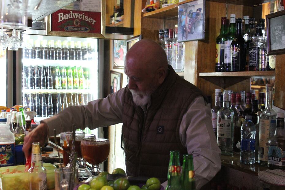 Pedro Ángeles, medio siglo detrás de la barra de “Lluvia de Estrellas” | Foto: Cinthya Carbajal
