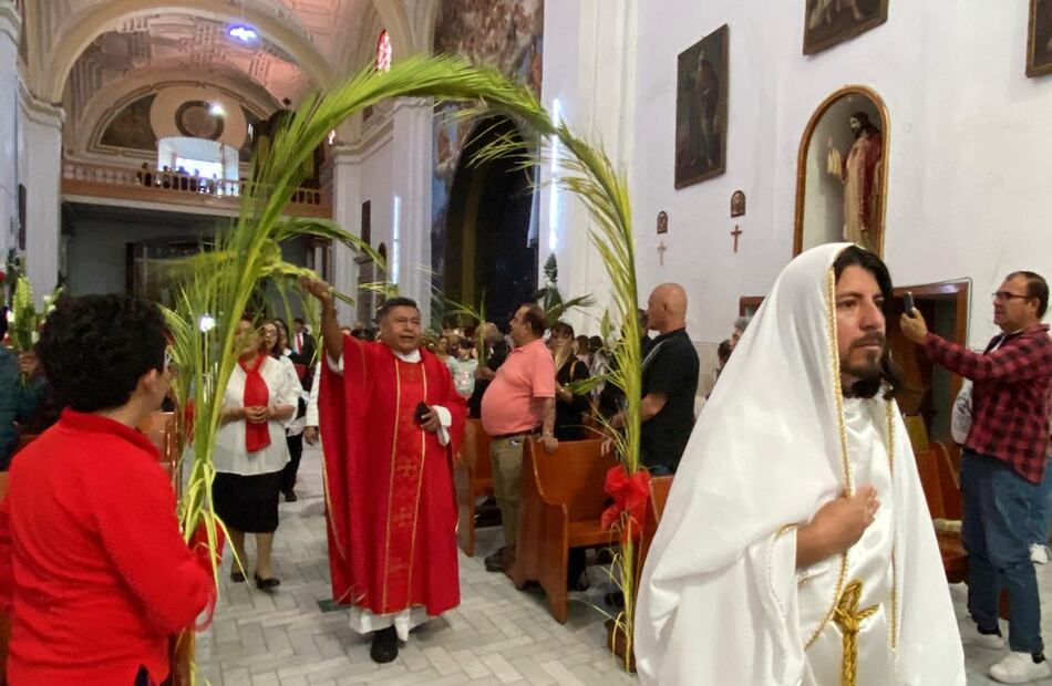 Las actividades iniciaron este 13 de abril con la celebración del Domingo de Ramos. Alrededor de las 10 de la mañana salieron desde la mina del Lobo en la antigua carretera a Real del Monte, luego pasaron por Pedro Escobedo hasta llegar a la capilla del barrio y  continuar a la iglesia de San Francisco I Foto:Luis Soriano