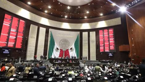 Diputados de Morena aprueban Ley de Telecomunicaciones; condiciona servicio de telefonía e internet a la CURP