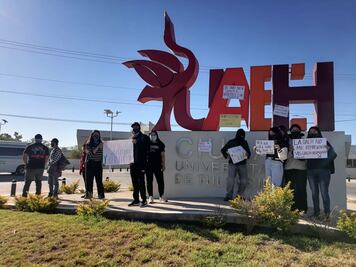 Estudiantes del ICAp vigilan el acceso y marchan en apoyo al IDA