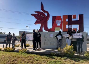 Estudiantes del ICAp vigilan el acceso y marchan en apoyo al IDA