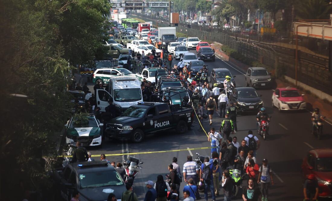 Dos funcionarios del GCDMX fueron asesinados la mañana de este martes 20 de mayo de 2025, en un ataque directo ocurrido sobre Calzada de Tlalpan, a la altura de la estación Xola del Metro, colonia Moderna, alcaldía Benito Juárez. Las víctimas fueron identificadas como Ximena Guzmán, secretaria particular de la Jefa de Gobierno, y José Muñoz, asesor. Foto: Agencia EL UNIVERSAL/Francisco Rodríguez/RDB.