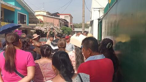 Vecinos de Chalahuiyapa se manifiestan contra la CFE