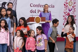 Arranca entrega de la Beca Rita Cetina para más de 15 millones de estudiantes en el país