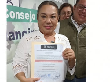 Recibe constancia de mayoría Lorena García