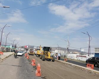 Obras viales en Acatlán-Jaltepec y Tulancingo generan congestionamiento vehicular