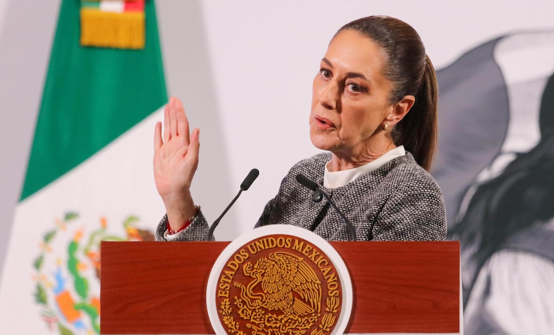 La presidenta de México, Claudia Sheinbaum Pardo, en su conferencia de este lunes 6 de enero de 2025 en Palacio Nacional. Asisten: titular de la Profeco, Iván Escalante, Mario Delgado, titular de la SEP, Ariadna Montiel, secretaria del Bienestar, Rafael Garayoa, coordinador técnico del proyecto Olinea. Foto: Agencia EL UNIVERSAL/Axel Sánchez/LCG