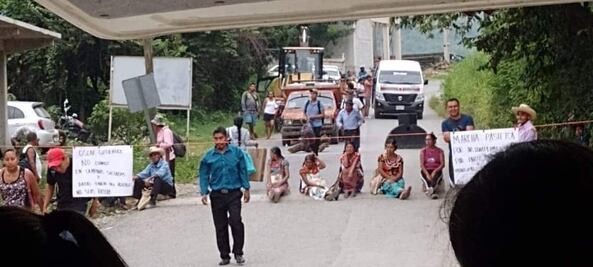 Vecinos retienen a subsecretario de Gobierno de la Huasteca