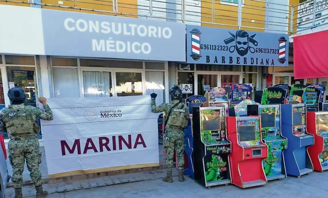 En el marco de la Fuerza de Tarea Escudo Sinaloa, personal de la Marina Armada aseguró este domingo 46 máquinas tragamonedas denominadas habichuelas, y en otro evento detuvo a una persona en el municipio de Elota. Foto: Especial (30/12/2024)