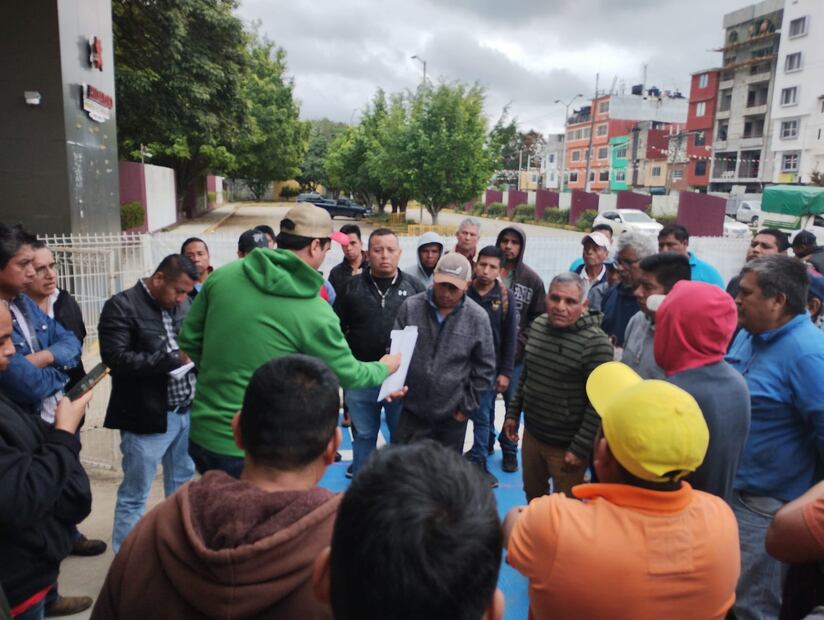 Carpinteros de la Huasteca protestan en la UTHH por presunta denuncia ante Profepa | Foto: Francisco Bautista