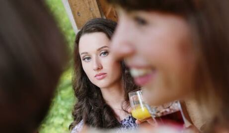 ¿Qué causa los celos?; una exploración psicológica al origen de esta emoción 