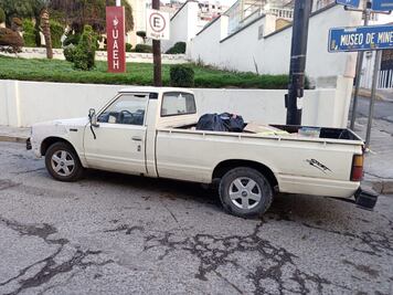 Detienen a hombre por tirar basura en la vía pública en calle Abasolo