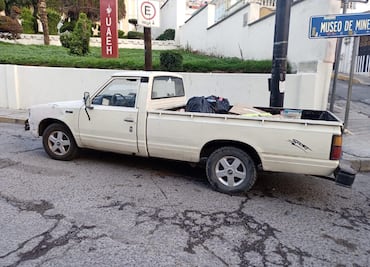 Detienen a hombre por tirar basura en la vía pública en calle Abasolo