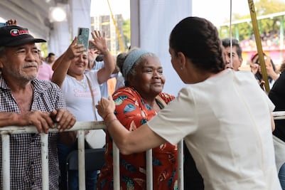 Sheinbaum entrega tarjetas de Pensión Mujeres Bienestar en Acapulco y anuncia obras para garantizar el agua