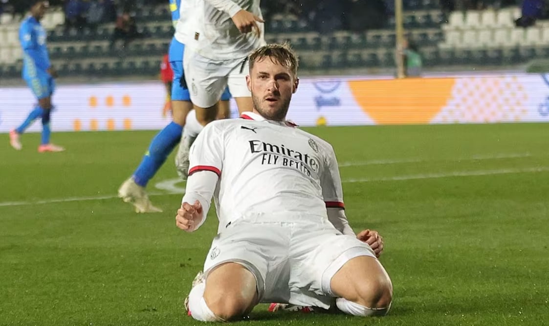Santiago Giménez consiguió su segundo tanto con el Milan; se estrenó en San Siro / FOTO: @SerieA