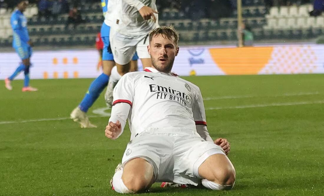 Santiago Giménez consiguió su segundo tanto con el Milan; se estrenó en San Siro / FOTO: @SerieA