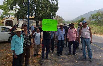 Con bloqueo exigen cese a la extracción de material pétreo en río Garcés