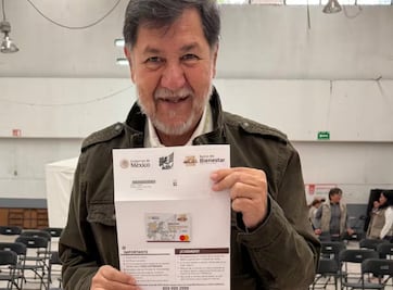 Noroña presume que ya tiene Pensión del Bienestar; "ya me llegó mi tarjeta", dice