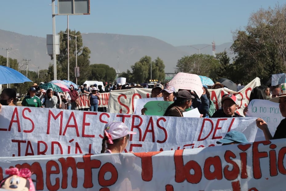 Maestros antorchistas sin perfil para ser regularizados por la SEPH | Foto: Luis Soriano