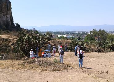 Por eclipse solar visitan la zona arqueológica de Huapalcalco