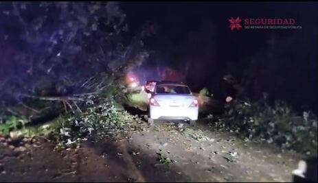 Abren un carril de la carretera Pachuca -Tampico a la altura de Tlanchinol