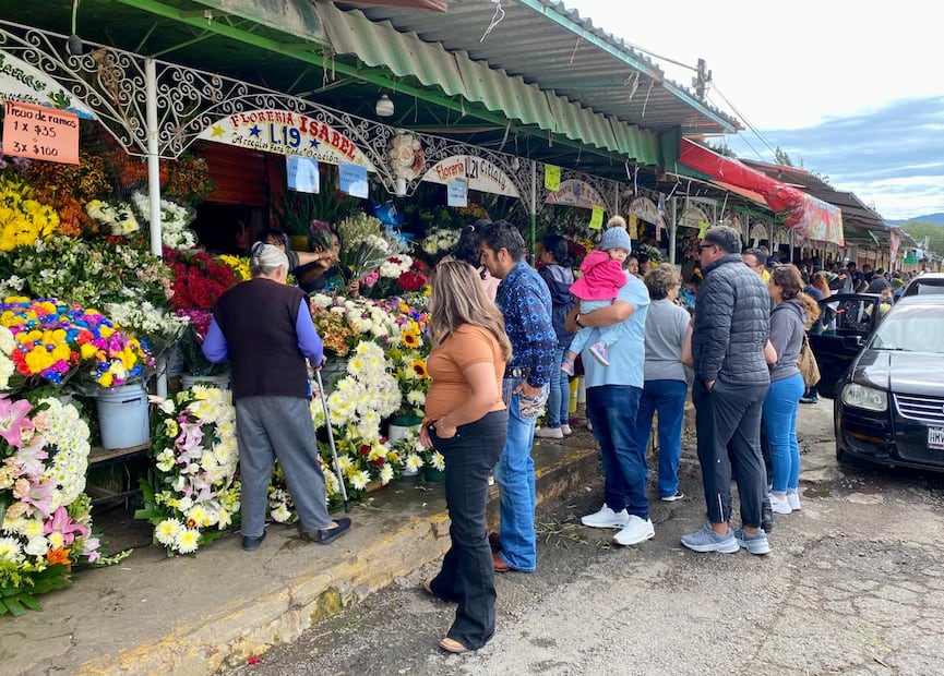 Baja afluencia en el panteón de Pachuca por Día del Padre | Foto: Luis Soriano