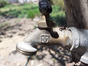 Advierten con aplicar sanciones de hasta 6 mil pesos a quienes desperdicien agua en Ixmiquilpan