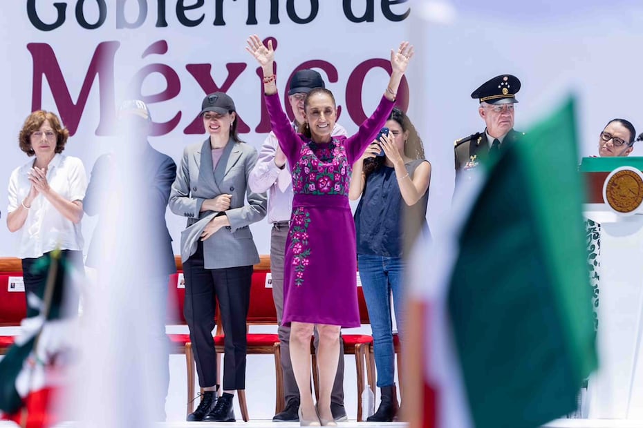 La presidenta de México, Claudia Sheinbaum, da un informe a dos años del triunfo del movimiento de Morena. El vento se lleva a cabo en el Monumento a la Revolución. Foto: Agencia EL UNIVERSAL/Hugo Salvador /RDB.