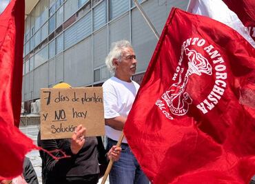 Antorcha Campesina continúa con su plantón frente a Palacio de Gobierno