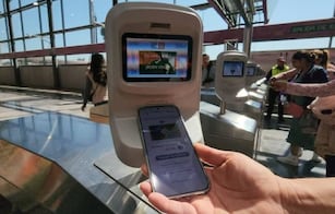 Bancos impulsan pagos digitales en Metro y Metrobús; Mundial 2026 acelera reducción del uso de efectivo 