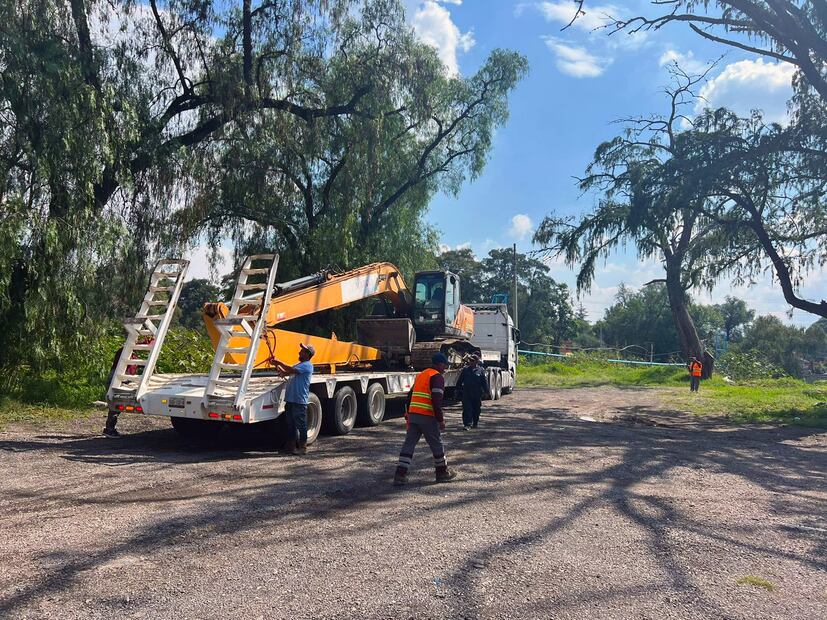 Llega maquinaria de la Marina para desazolve del río Tula Foto: Especial