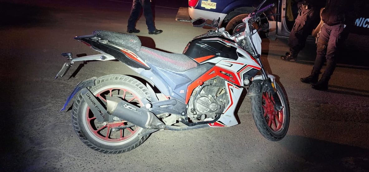 Motocicleta con reporte de robo es recuperada tras infracción vial en Pachuca