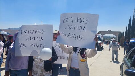 Maestra de Adriel pide protección de la justicia federal